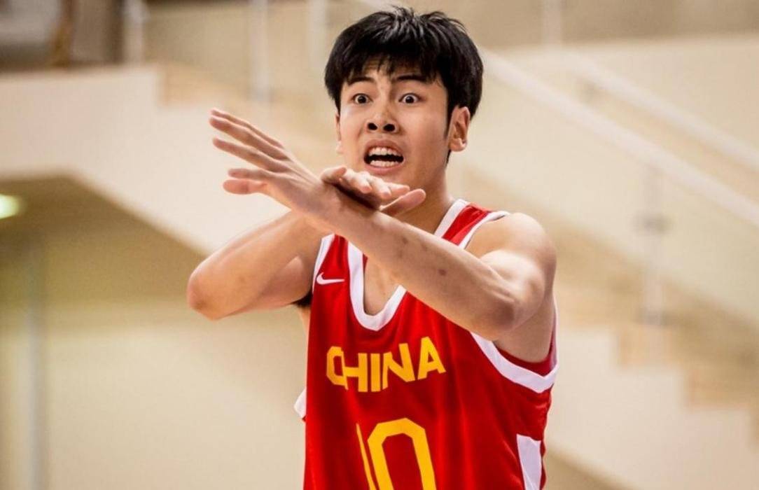 开云体育官方app-关于中国篮球新星崭露头角，年轻球员成为关注焦点的信息